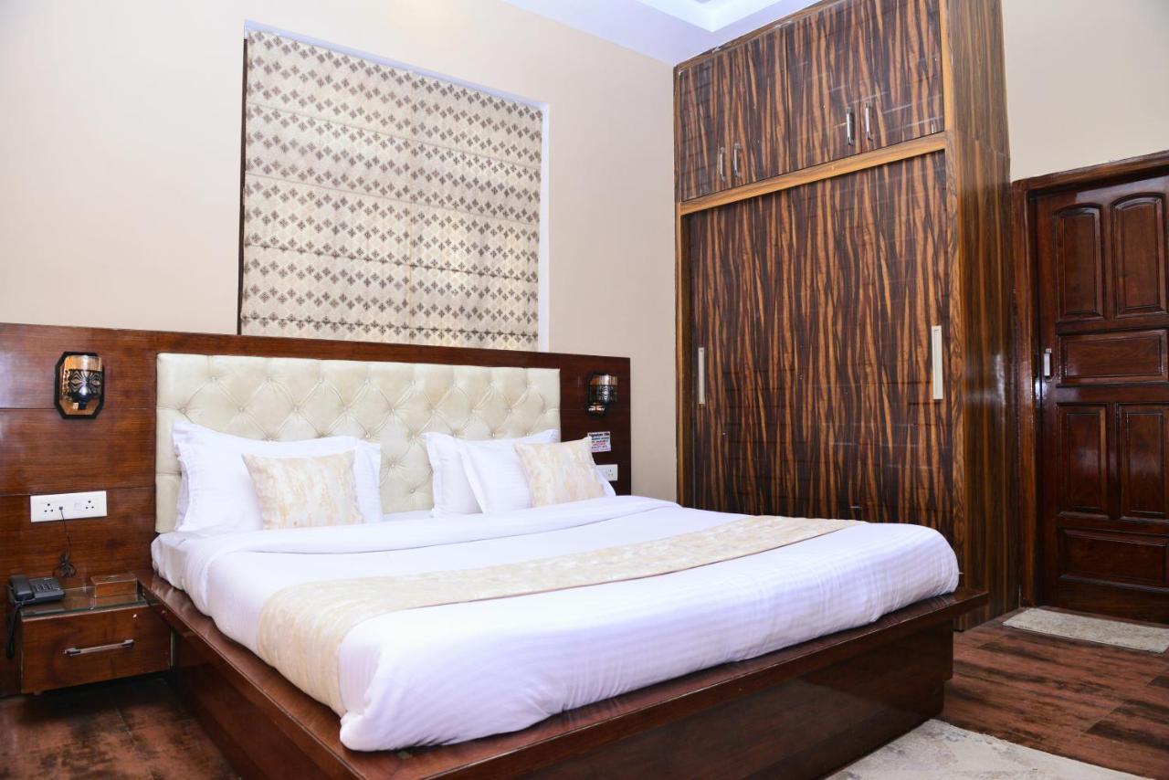 Signature Villa Sonipat Exterior foto